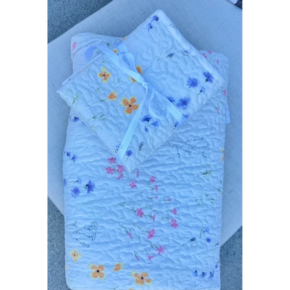 Vintage Floral Quilt Set Queen White Blue Pink Wildflower 3pc w/ 2 Shams